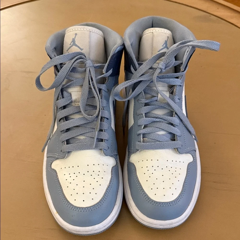 Women’s Nike Air Jordan 1 Mid White Diffused Blue - Size 8 - Picture 2 of 9